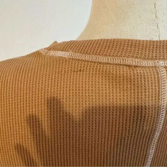 The North Face | Women's Sunpeak Waffle Knit Top w/Thumbholes - Almond Butter, M - Picture 11 of 13
